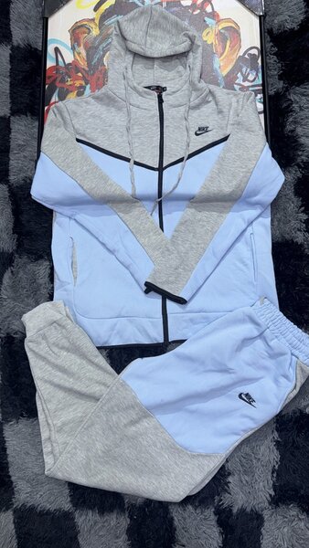 Survêtement à capuche coloré