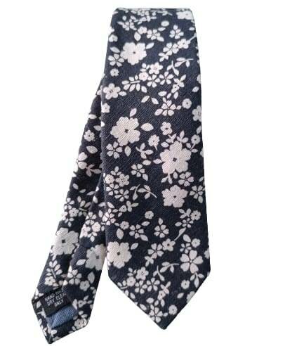 Cravate fleurie élégante