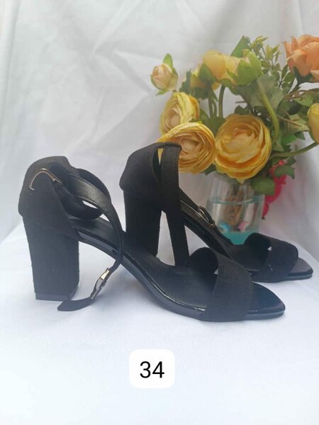 Elegant Black Heeled Sandals