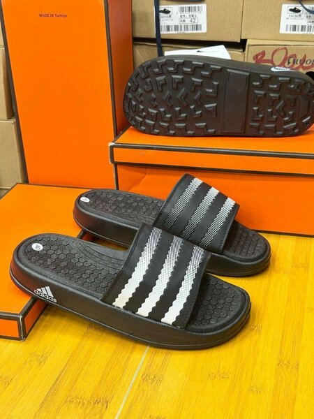 Claquettes confort homme