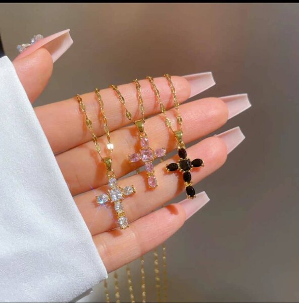 Collier croix en cristal