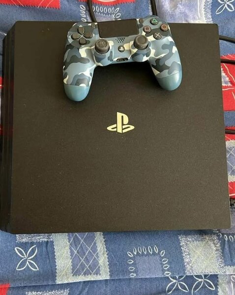 Console PS4 Pro avec manette