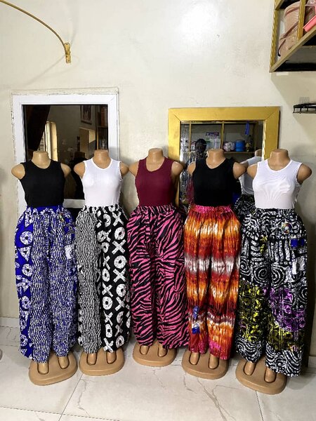 Pantalons larges en tissu imprimé