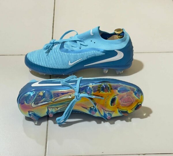 Crampons bleu ciel Nike