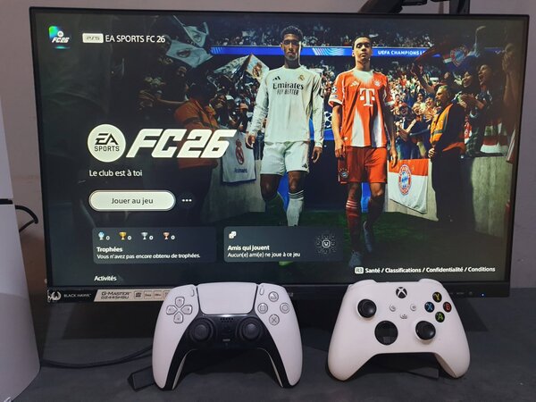 Manette Xbox et PlayStation pour jeux vidéo EA Sports FC 26