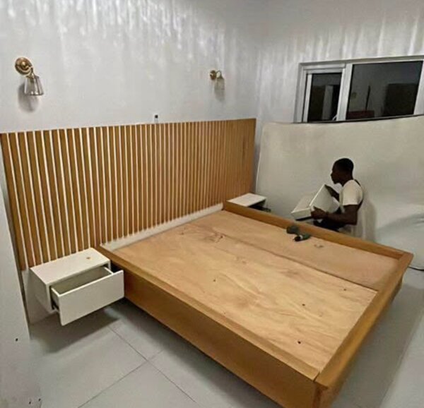 Lit double en bois moderne