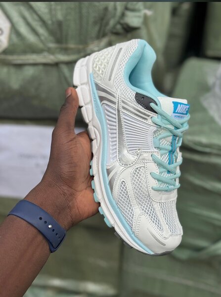 Nike vomero 5