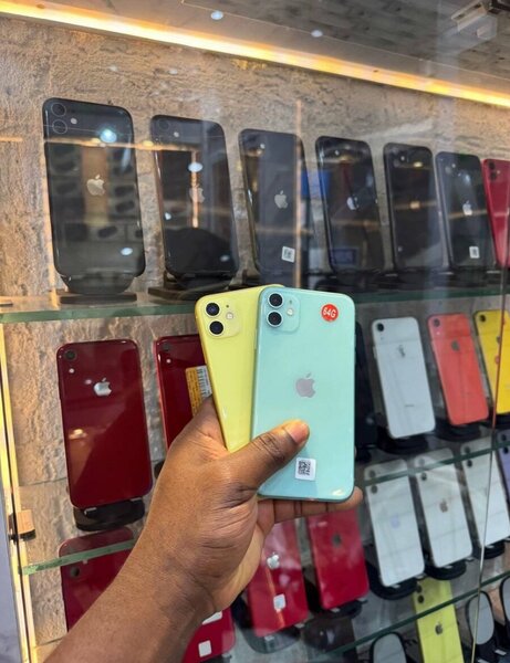 iPhone 11 (UK USED)
