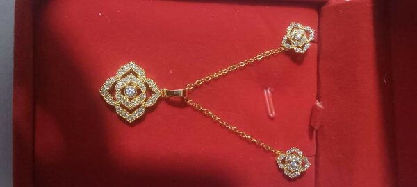 Elegant Gold Jewelry Set
