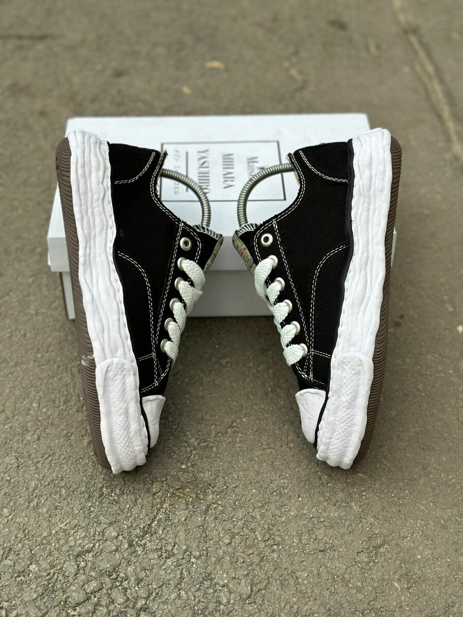 Baskets noires tendance