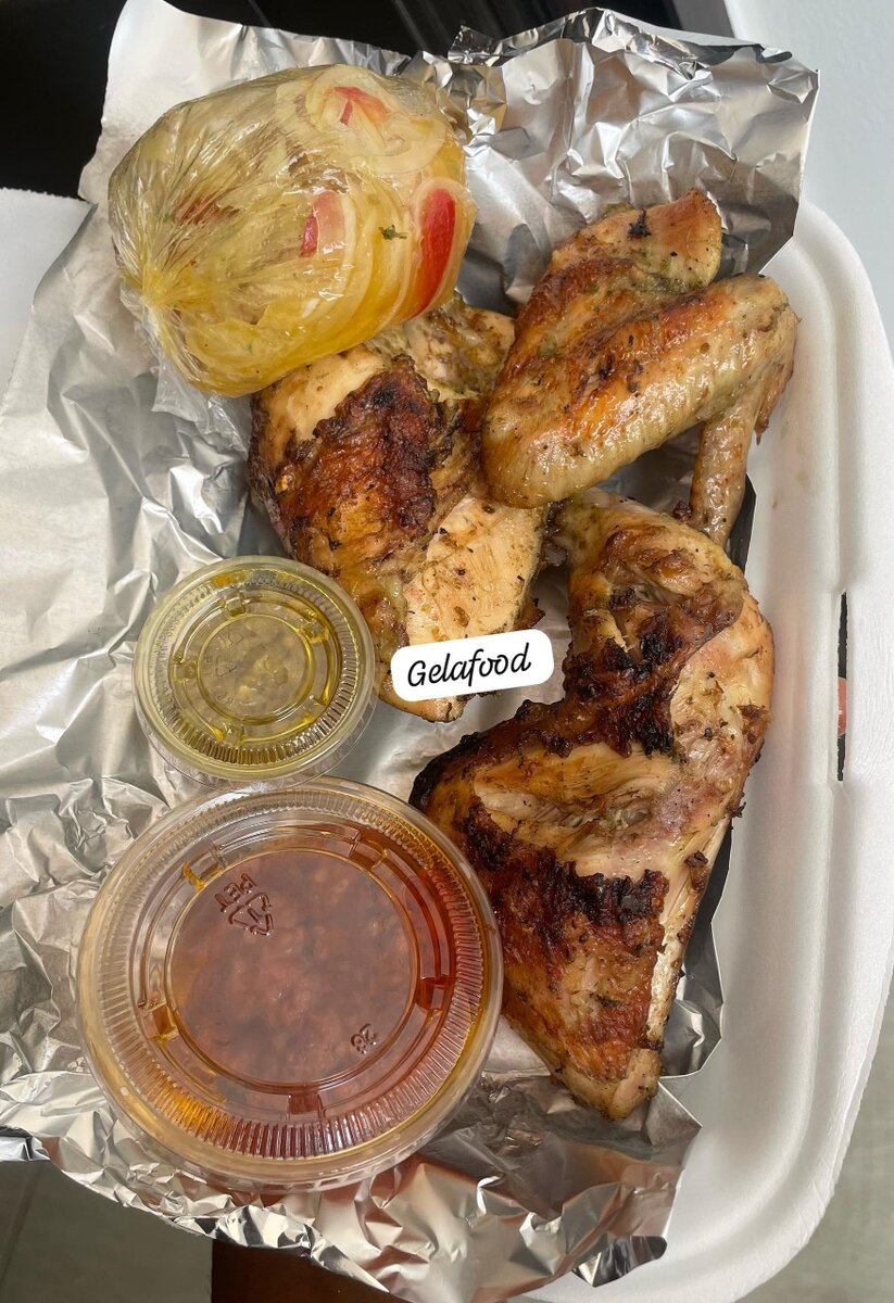 Poulet Grillé épicé avec Accompagnements Variés