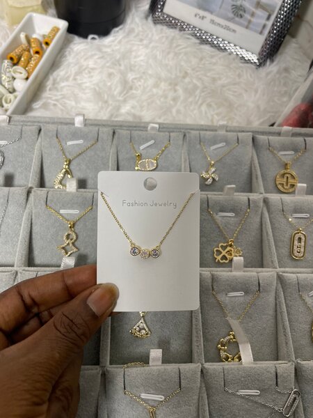 Collier doré élégant