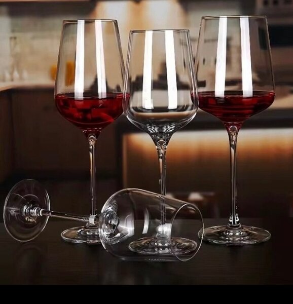 Verres à vin élégants