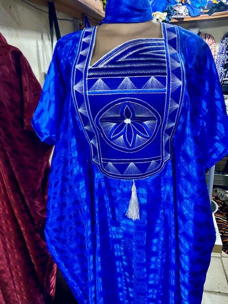 Robe caftan brodée élégante