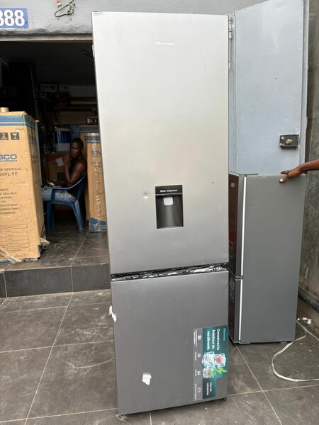 Réfrigérateur américain Hisense argent