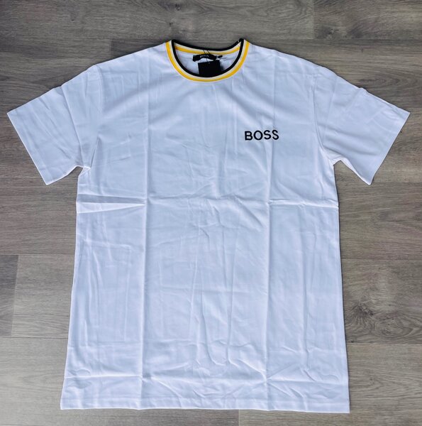 Tee-shirts de marque.