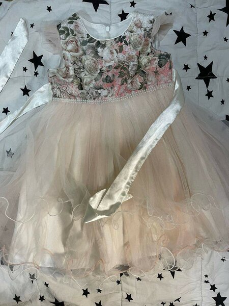 Куртка 300 сом, платье 300 сом, костюм 200 сом