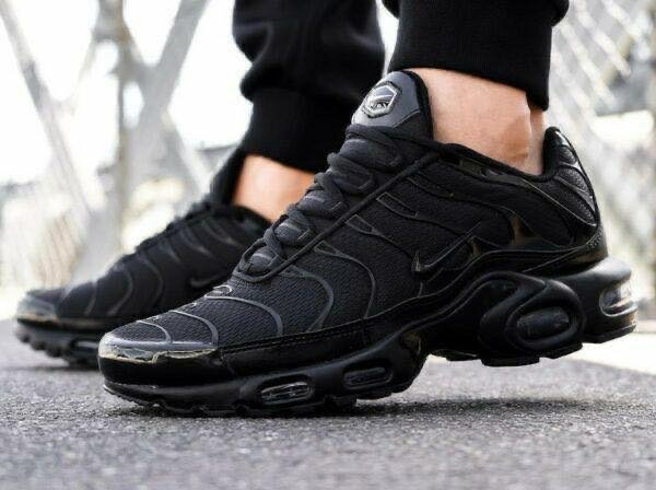 Baskets Nike Air Max Plus triple noir 604133-050 homme taill