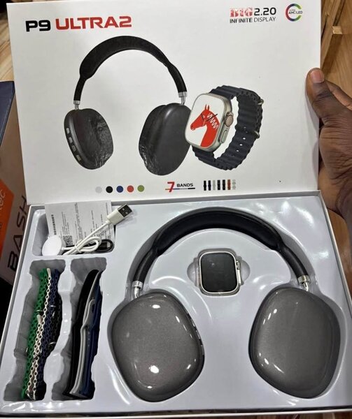 Montre connecte avec casquette