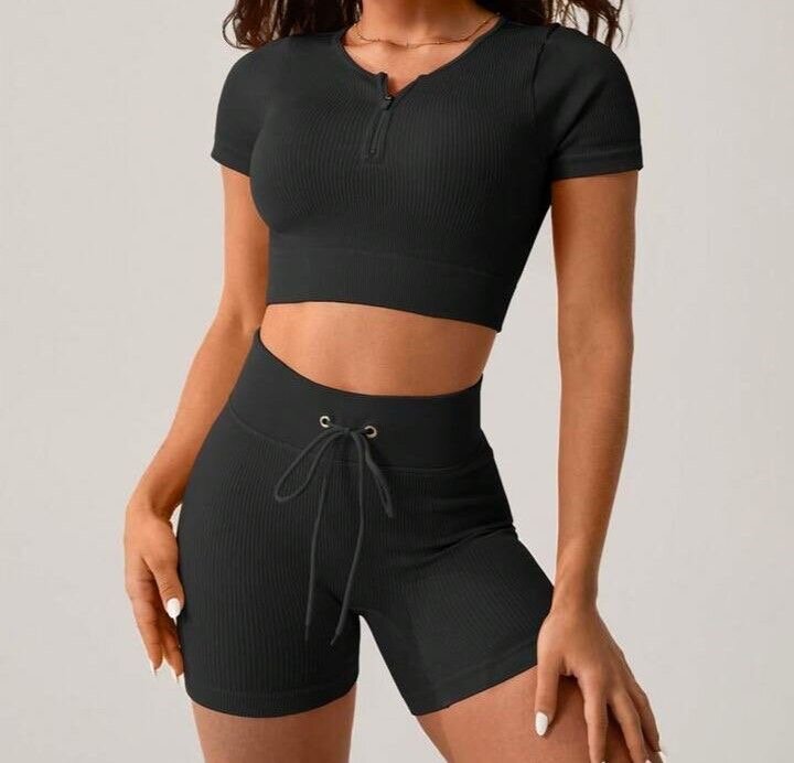 Ensemble de sport femme élégant