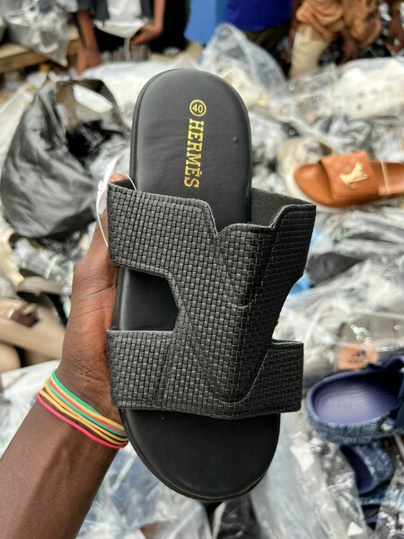 Sandales en cuir tissé noir