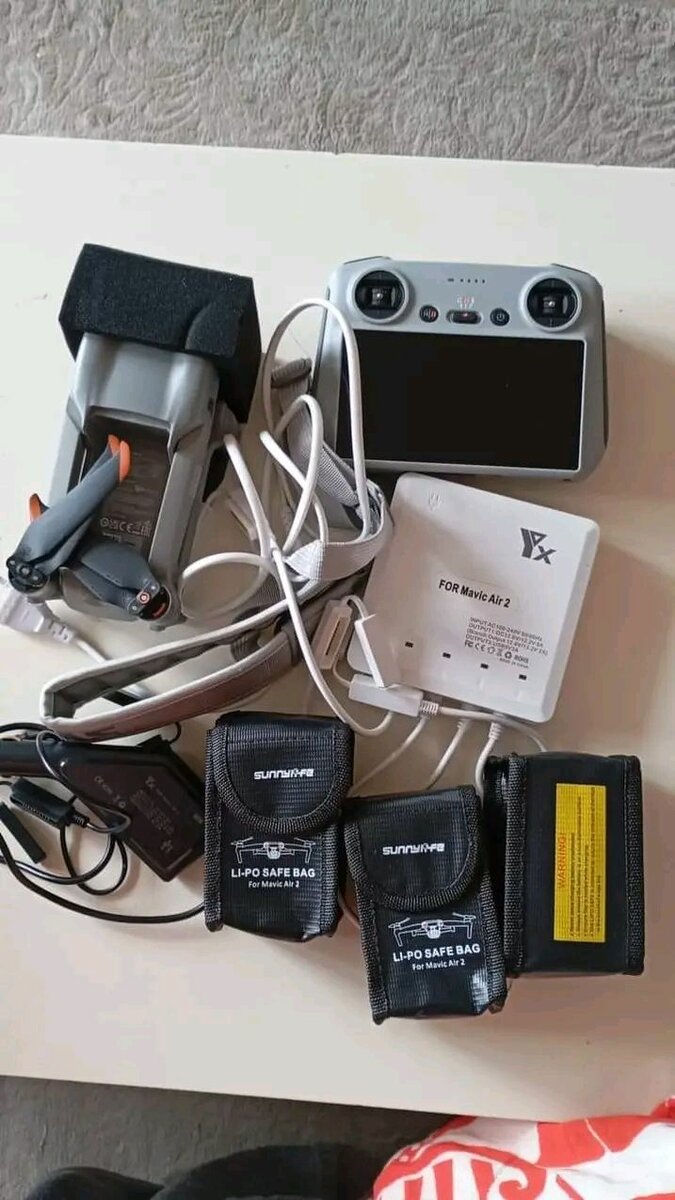 Drone DJI Mavic 3 avec télécommande et accessoires