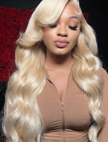 Perruque blonde bouclée