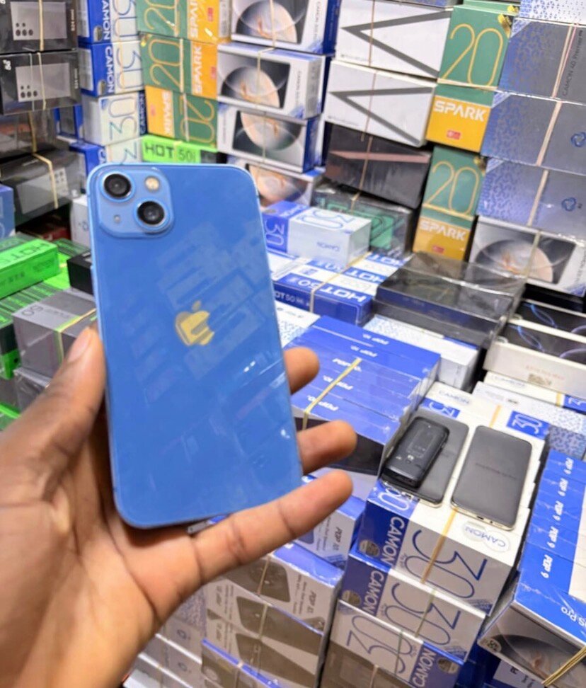 iPhone 13 Bleu Moderne