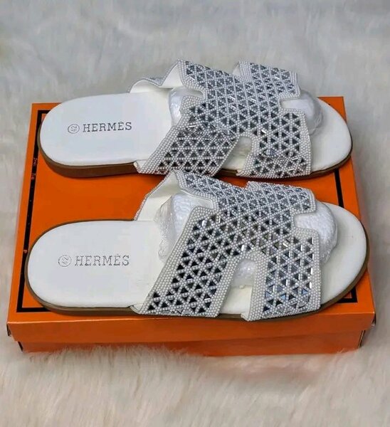 Sandales compensées chic