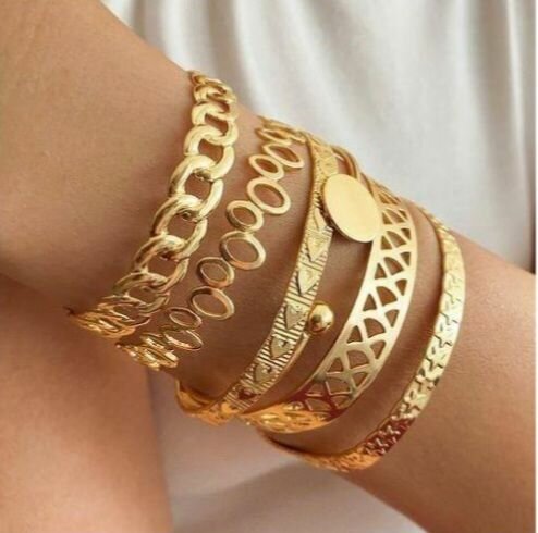 Bracelets dorés élégants
