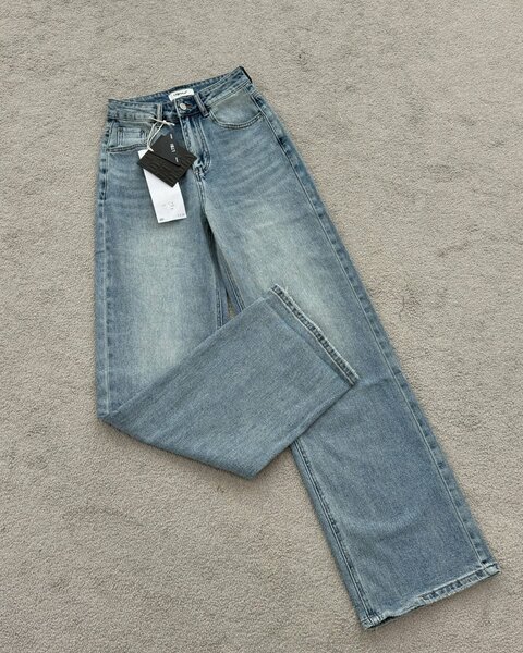 Женские джинсы