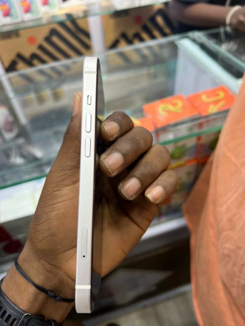 iPhone 13 128G tout passe propre