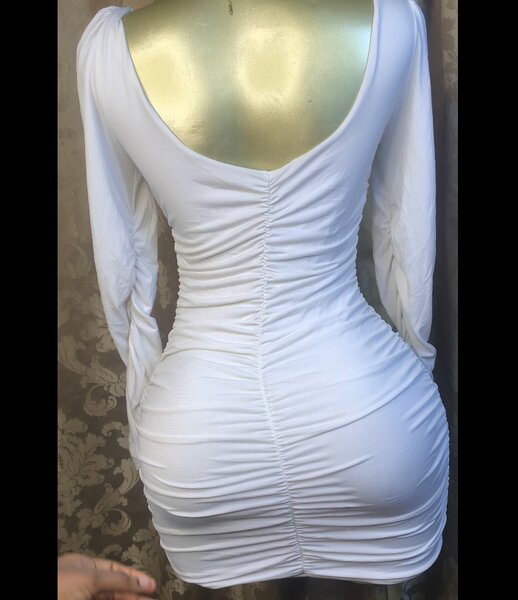 Robe moulante blanche élégante