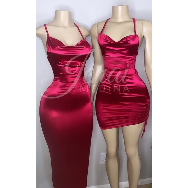 Robe longue rouge satinée