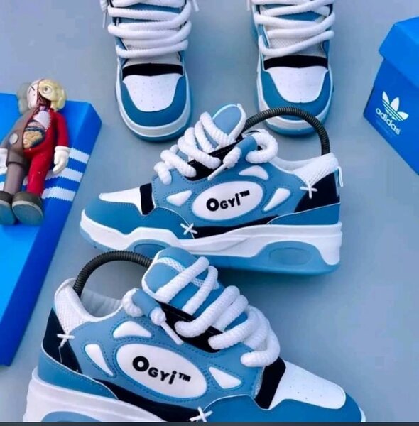 Chaussures ogi couleur bleu