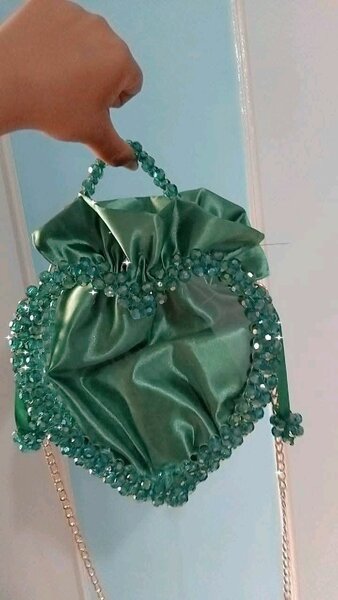 Sac à main perles élégant
