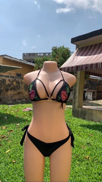 Bikini noir élégant brodé