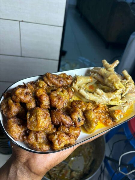 Plat de beignets et ailes de poulet