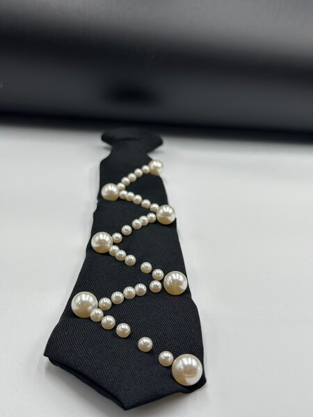 Elegant Black Pearl Tie