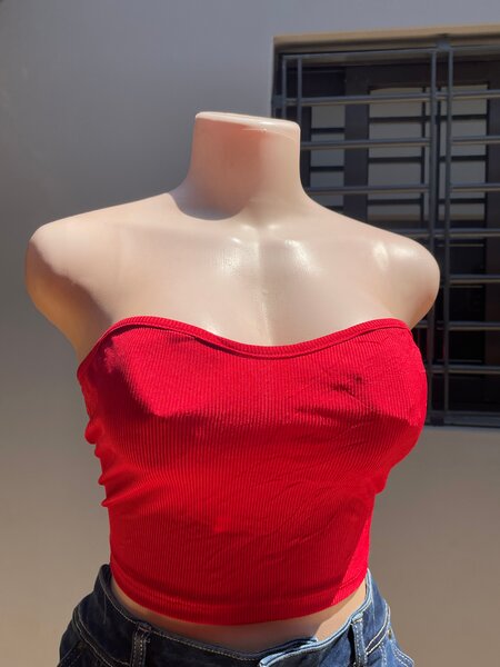 Top court sans bretelles élégant