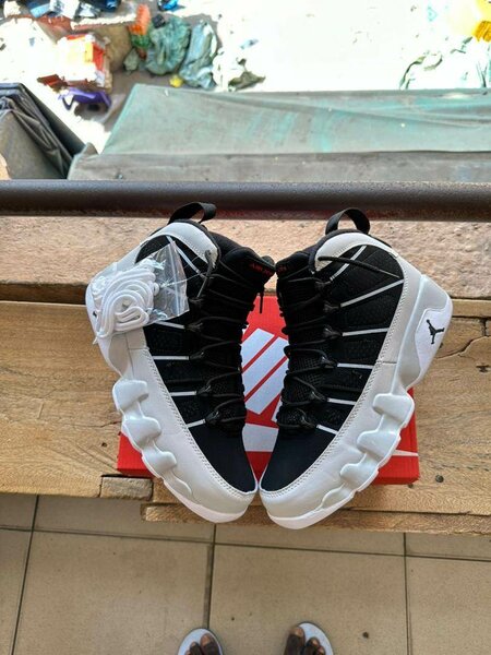 Baskets montantes noires et blanches