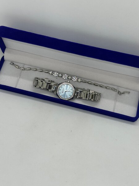 Montre élégante avec bracelet