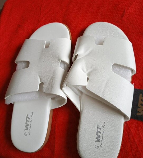 Sandales blanches élégantes