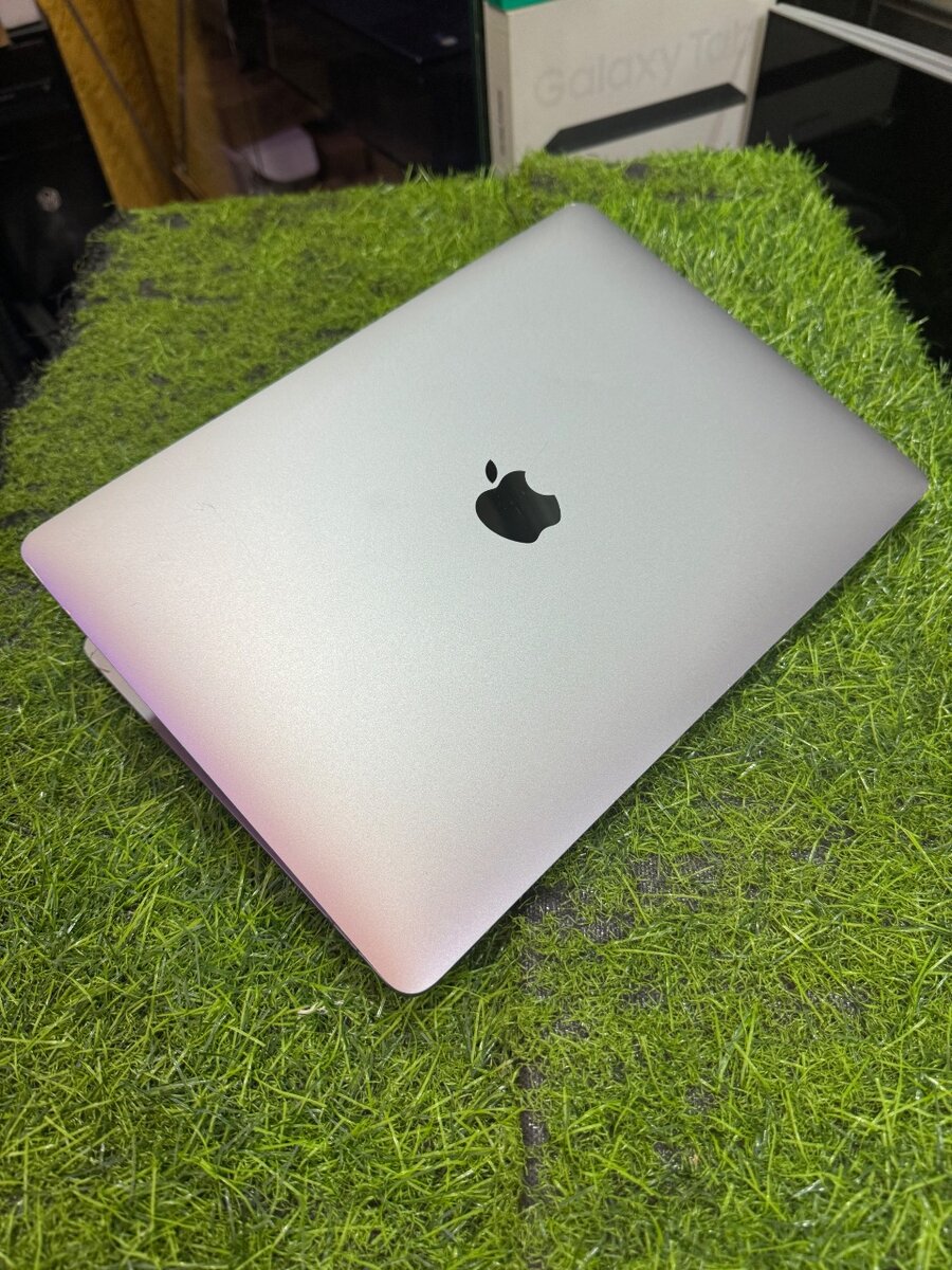 2019 MacBook Air Ram 16GB Intel Core i5 ssd 512GB NEAT