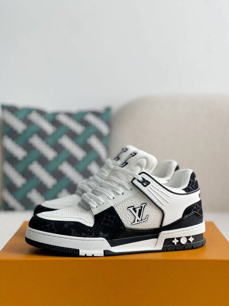 LOUIS VUITTON CLASSIC