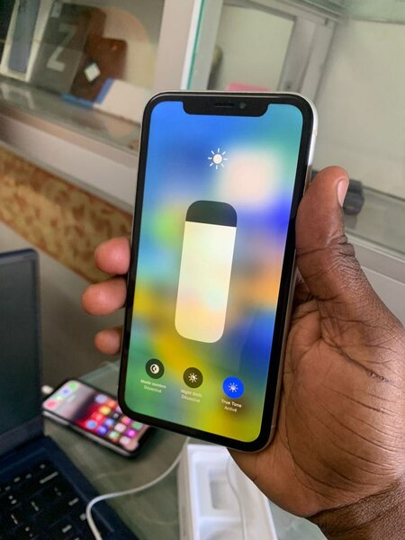 iPhone XR (64Go)