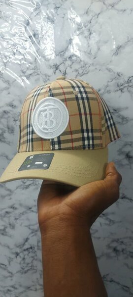 Casquette à carreaux beige neuve
