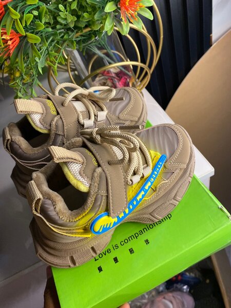 Kids sneakers size 26