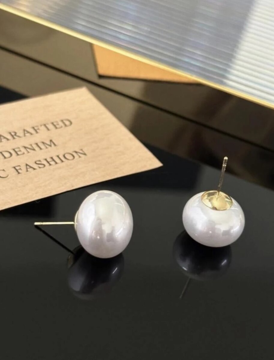 Faux pearl stud