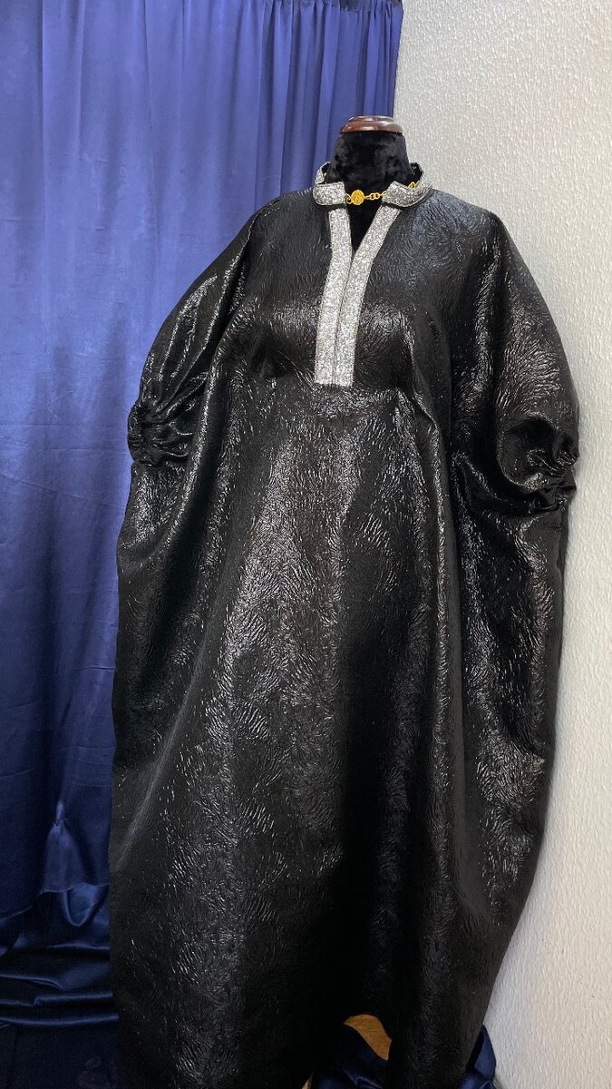 Robe longue caftan noire brillante